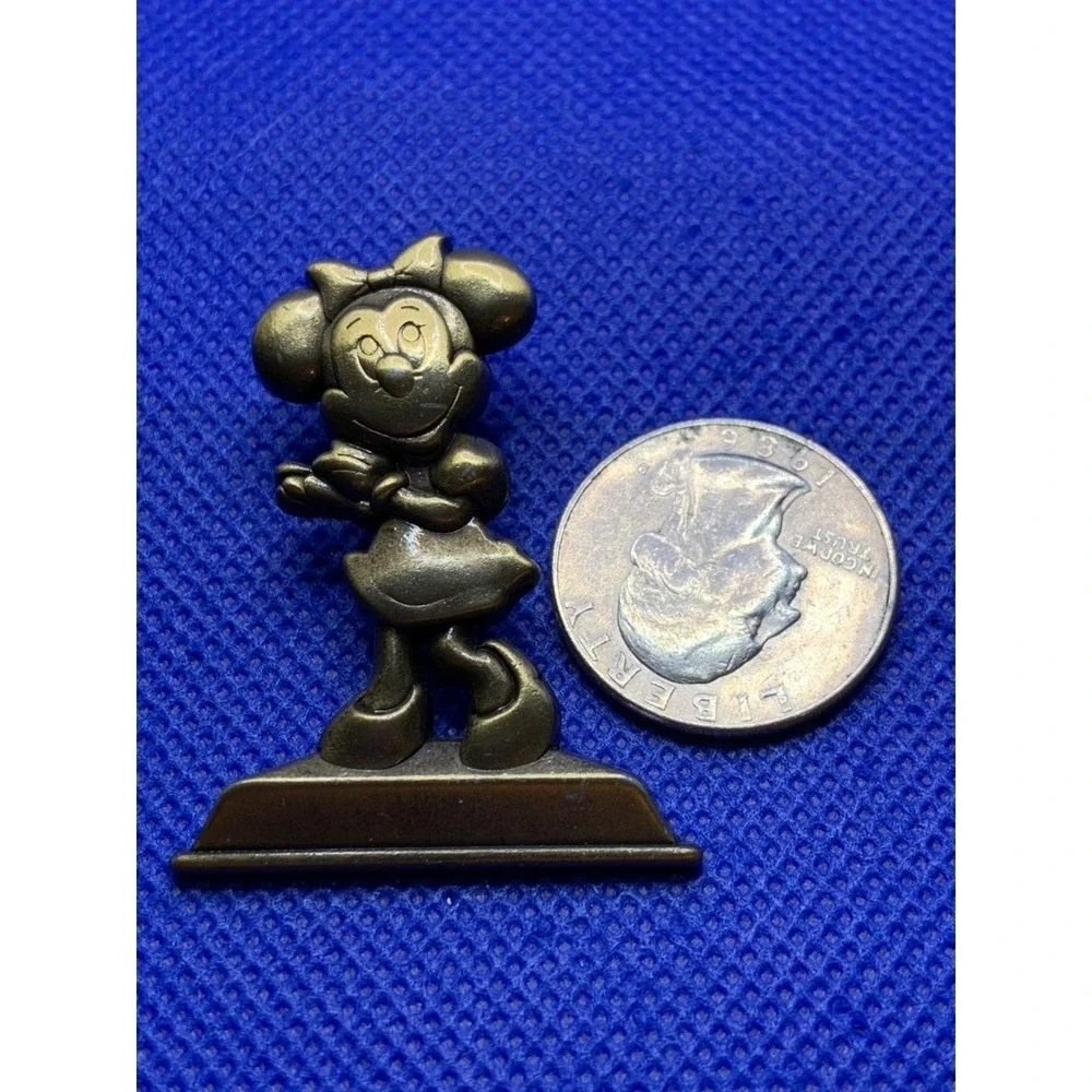 2016 Minnie Mouse Annual Pass Holder Disney pin Bronze Statue